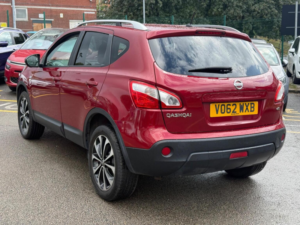 2012 Nissan Qashqai 1.5 Dci N-Tec+ 2WD Euro 5 5dr in Red — image 5