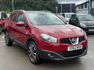2012 Nissan Qashqai 1.5 Dci N-Tec+ 2WD Euro 5 5dr in Red — image 6