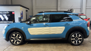 2018 Citroen C4 Cactus 1.2 Puretech Flair Edition Blue 5dr 1 Keeper+panroof+satnav+8 Stamps in Blue — image 2