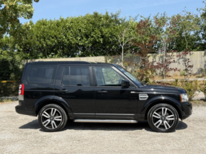 2012 Land Rover Discovery 4 3.0 Sd V6 Hse in Black — image 2
