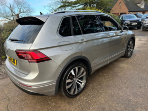 2018 Volkswagen Tiguan 2.0 Tdi R-Line in Silver — image 3