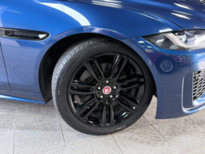 2022 Jaguar Xe 2.0 D200 Mhev R-Dynamic Hse Auto Euro 6 (s/s) 4dr in Blue — image 5