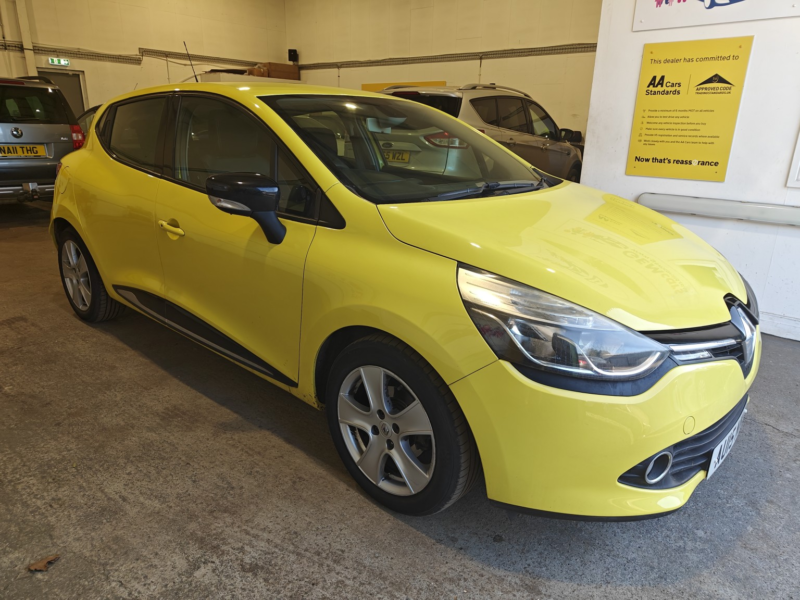 2015 Renault Clio 1.2 Dynamique Medianav 1.2 16v 75 in Yellow — image 1