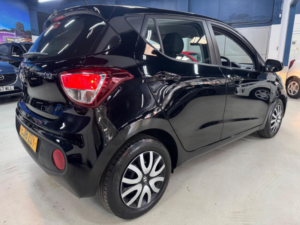2018 Hyundai I10 1.0 Se Euro 6 5dr in Black — image 4