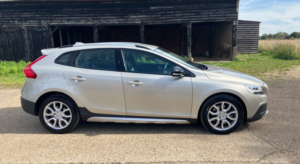 2017 Volvo V40 Cross Country 1.5 Cross Country Pro T3 Automatic in Gold — image 3