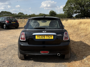 2009 MINI Hatch 1.6 Cooper D Hatch in Black — image 6