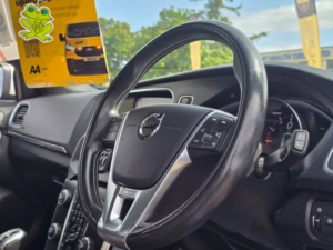 2018 Volvo V40 2.0 T2 Gpf R-Design Nav Plus Hatchback 5dr Petrol Manual Euro 6 (s/s) (122 Ps) in Blue — image 3