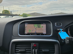 2018 Volvo V40 2.0 T2 Gpf R-Design Nav Plus Hatchback 5dr Petrol Manual Euro 6 (s/s) (122 Ps) in Blue — image 4