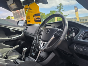2018 Volvo V40 2.0 T2 Gpf R-Design Nav Plus Hatchback 5dr Petrol Manual Euro 6 (s/s) (122 Ps) in Blue — image 5