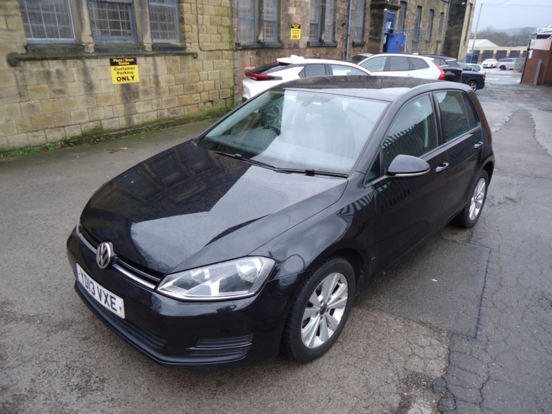 2013 Volkswagen Golf 1.6 Tdi Bluemotion Tech Se in Black — image 1