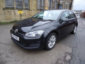 2013 Volkswagen Golf 1.6 Tdi Bluemotion Tech Se in Black — image 2