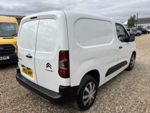 2022 Citroen Berlingo 1.5 Bluehdi 1000 Enterprise M Pro in White — image 3