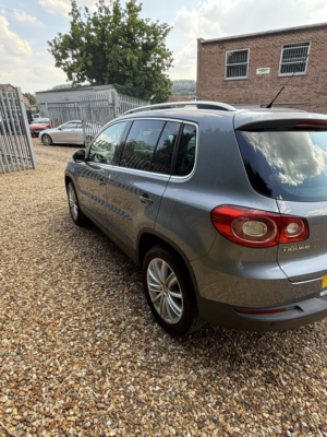 2010 Volkswagen Tiguan 2.0 Tdi Sport in Grey — image 2