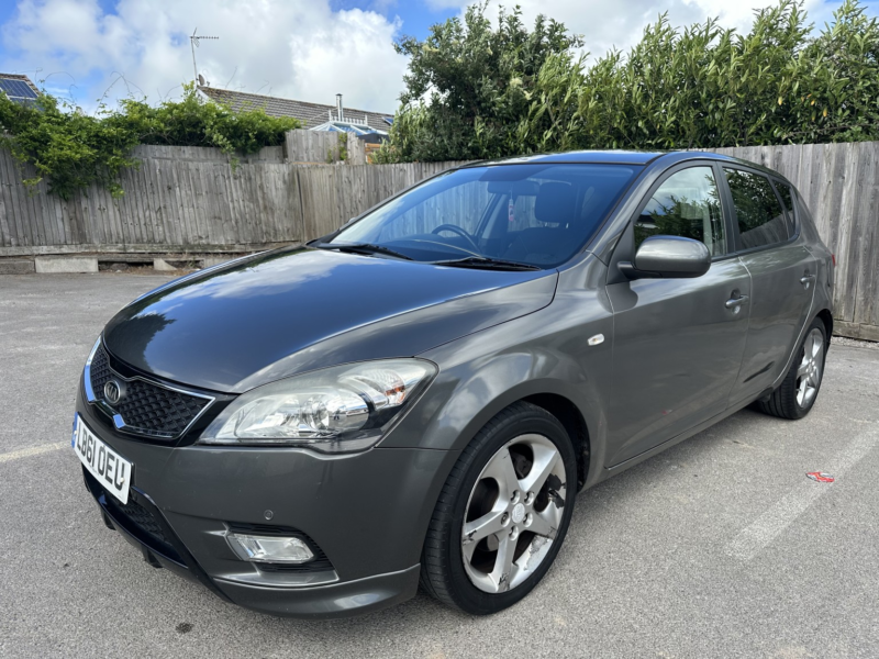 2012 Kia Ceed 1.6 Crdi 3 in Grey — image 1
