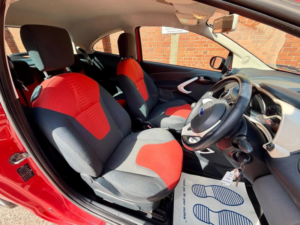 2010 Ford Ka 1.2 Titanium Euro 4 3dr in Red — image 3