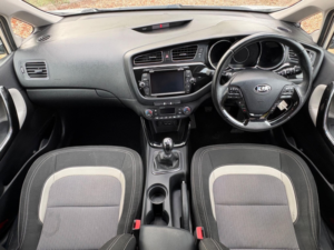 2016 Kia Ceed 1.6 Crdi Ecodynamics 3 Sportswagon Euro 5 (s/s) 5dr in Silver — image 2