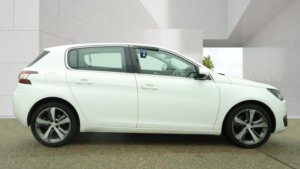 2015 Peugeot 308 1.2 Puretech Allure Auto Euro 6 (s/s) 5dr in White — image 5