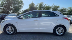 2012 Hyundai I30 1.6 Crdi Blue Drive Active Euro 5 (s/s) 5dr in White — image 5