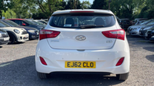 2012 Hyundai I30 1.6 Crdi Blue Drive Active Euro 5 (s/s) 5dr in White — image 6