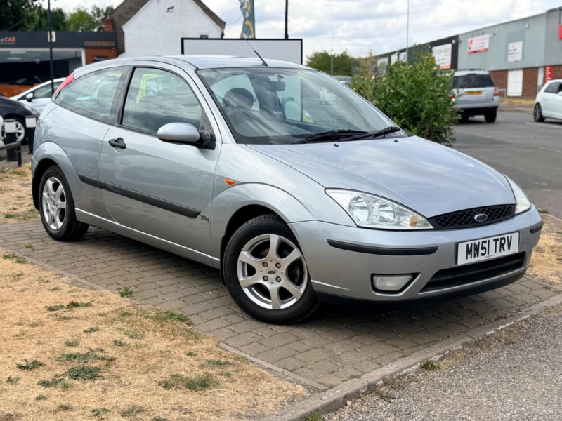 2002 Ford Focus 1.6i 16v Silver 3dr in Silver — image 1