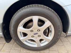 2002 Ford Focus 1.6i 16v Silver 3dr in Silver — image 2