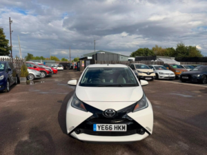 2016 Toyota Aygo 1.0 Vvt-I X-Play Euro 6 5dr in White — image 2