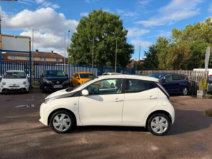 2016 Toyota Aygo 1.0 Vvt-I X-Play Euro 6 5dr in White — image 3