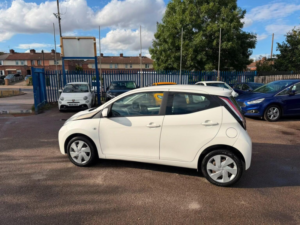 2016 Toyota Aygo 1.0 Vvt-I X-Play Euro 6 5dr in White — image 4