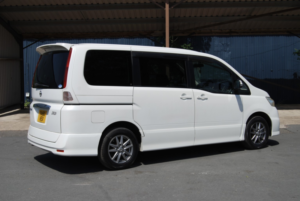 2010 Nissan Serena Highwaystar V Selection in White — image 6