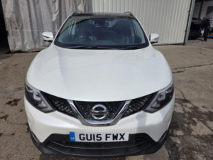 2015 Nissan Qashqai 1.6 Dci Tekna Xtron 2WD Euro 5 (s/s) 5dr in White — image 2