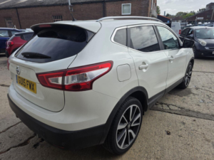 2015 Nissan Qashqai 1.6 Dci Tekna Xtron 2WD Euro 5 (s/s) 5dr in White — image 6