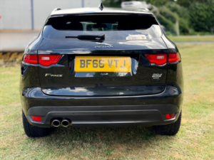 2016 Jaguar F-Pace 2.0 D180 R-Sport Auto AWD Euro 6 (s/s) 5dr in Black — image 4