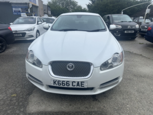 2011 Jaguar Xf 3.0 D V6 Premium Luxury in White — image 3