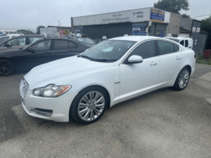 2011 Jaguar Xf 3.0 D V6 Premium Luxury in White — image 4