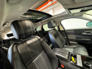 2019 Land Rover Range Rover Velar 2.0 P250 Se Auto 4WD Euro 6 (s/s) 5dr in Silver — image 4