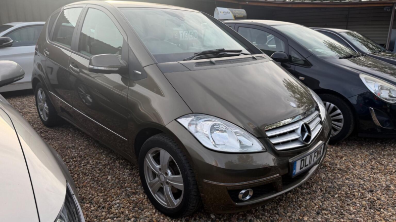 2011 Mercedes-Benz A Class 2.0 A180 Cdi Avantgarde Se 5dr in Brown — image 1