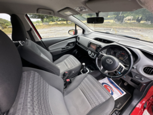 2017 Toyota Yaris 1.33 Vvt-I Icon 5dr Man, Red, Petrol + £35 Road Tax in Red — image 4