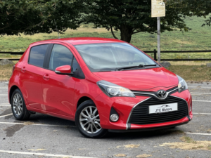 2017 Toyota Yaris 1.33 Vvt-I Icon 5dr Man, Red, Petrol + £35 Road Tax in Red — image 6