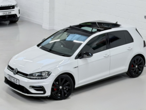 2017 Volkswagen Golf 2.0 Tdi Bluemotion Tech R-Line in White — image 2