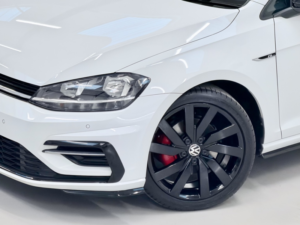 2017 Volkswagen Golf 2.0 Tdi Bluemotion Tech R-Line in White — image 3