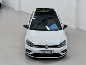 2017 Volkswagen Golf 2.0 Tdi Bluemotion Tech R-Line in White — image 4