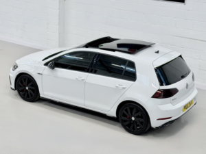2017 Volkswagen Golf 2.0 Tdi Bluemotion Tech R-Line in White — image 5