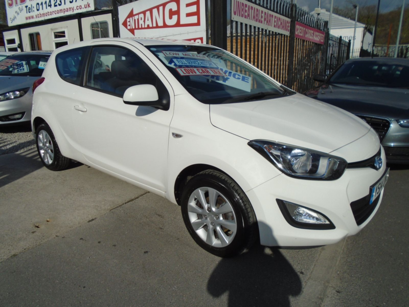 2014 Hyundai I20 1.2 Active Hatchback 3dr Petrol Manual Euro 5 (85 Bhp) in White — image 1