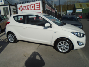 2014 Hyundai I20 1.2 Active Hatchback 3dr Petrol Manual Euro 5 (85 Bhp) in White — image 2