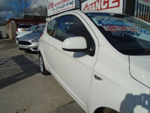 2014 Hyundai I20 1.2 Active Hatchback 3dr Petrol Manual Euro 5 (85 Bhp) in White — image 4