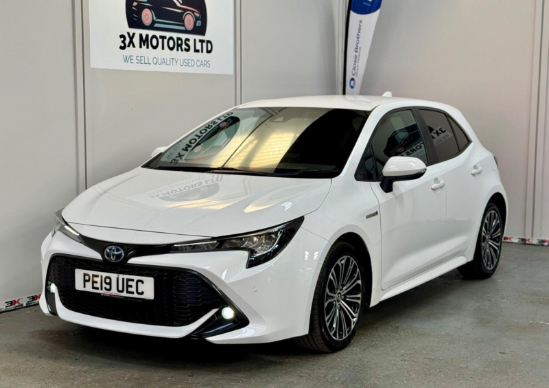 2019 Toyota Corolla 1.8 Vvt-H Design CVT Euro 6 (s/s) 5dr in White — image 1