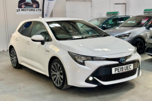 2019 Toyota Corolla 1.8 Vvt-H Design CVT Euro 6 (s/s) 5dr in White — image 2