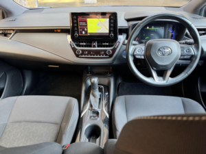 2019 Toyota Corolla 1.8 Vvt-H Design CVT Euro 6 (s/s) 5dr in White — image 4