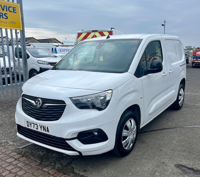 2023 Vauxhall Combo 1.5 Turbo D 2300 Pro in White — image 1