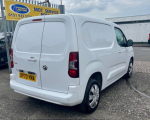 2023 Vauxhall Combo 1.5 Turbo D 2300 Pro in White — image 5
